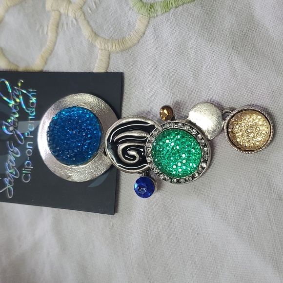 Jewelry - Clip on pendant